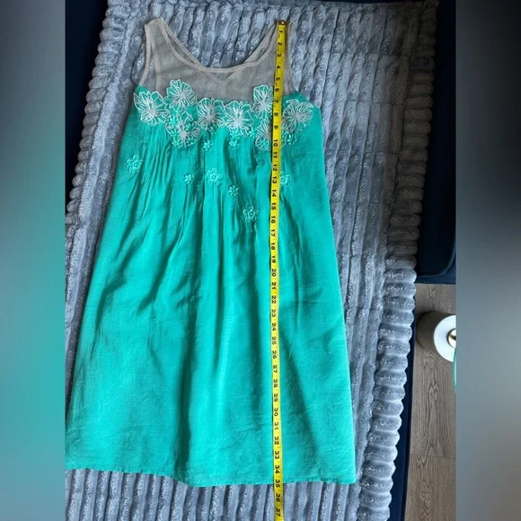 Sleeveless midi shift dress with sheer straps and hibiscus floral appliqués - Picture 6 of 7